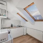 Flat Near Castle Stylish & Prime Location 4 Appartamento *