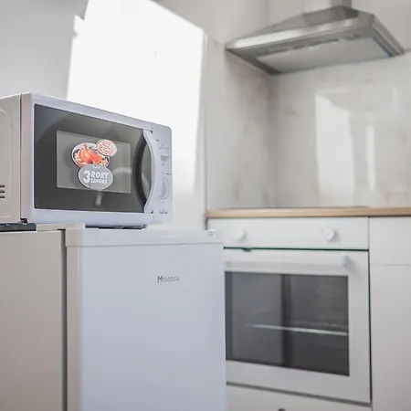 Flat Near Castle Stylish & Prime Location 4 *