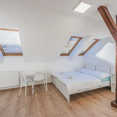 Flat Near Castle Stylish & Prime Location 4 Lägenhet *