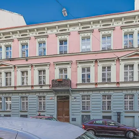 Flat Near Castle Stylish & Prime Location 4 Apartman