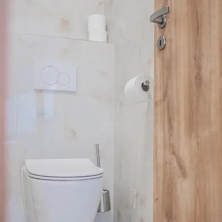Flat Near Castle Stylish & Prime Location 4