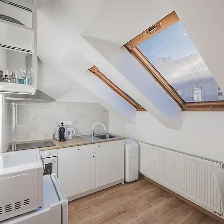 Flat Near Castle Stylish & Prime Location 4 Apartman *