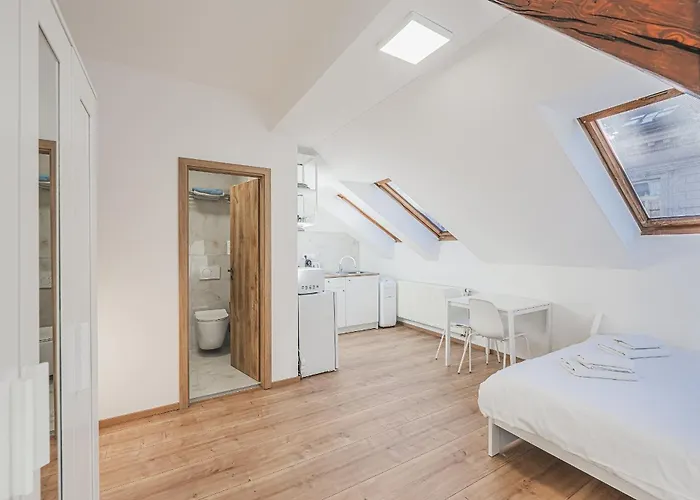 Flat Near Castle Stylish & Prime Location 4 Appartement
