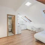 Flat Near Castle Stylish & Prime Location 4 아파트