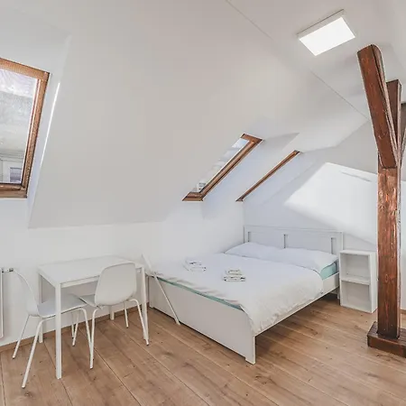 Flat Near Castle Stylish & Prime Location 4 * Prague