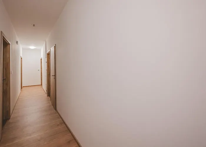 Flat Near Castle Stylish & Prime Location 4 Apartman *