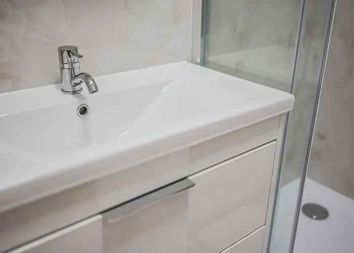 Flat Near Castle Stylish & Prime Location 4 *