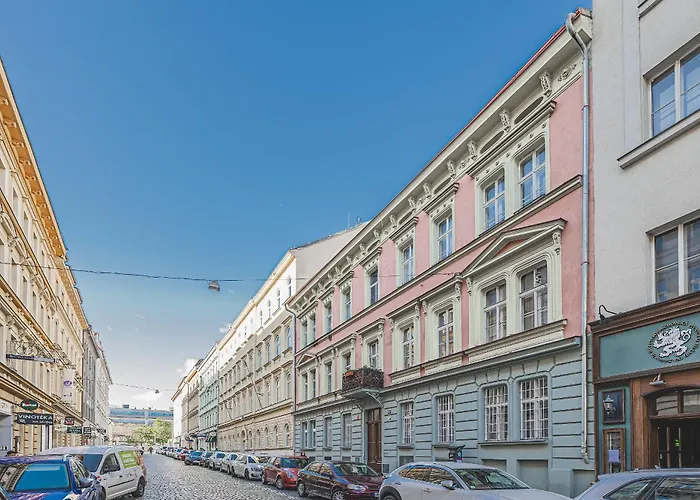 Flat Near Castle Stylish & Prime Location 4 Apartman