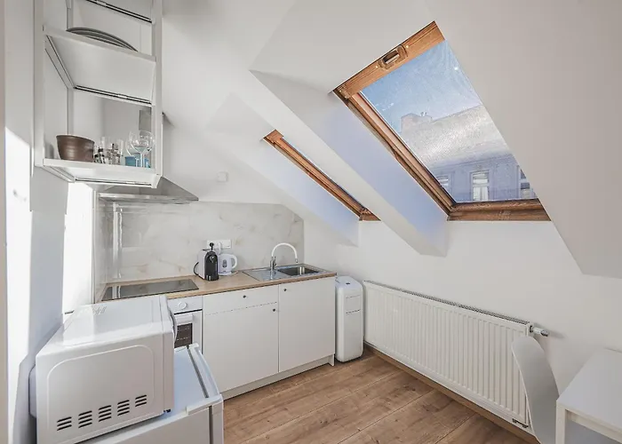 Flat Near Castle Stylish & Prime Location 4 Apartman *